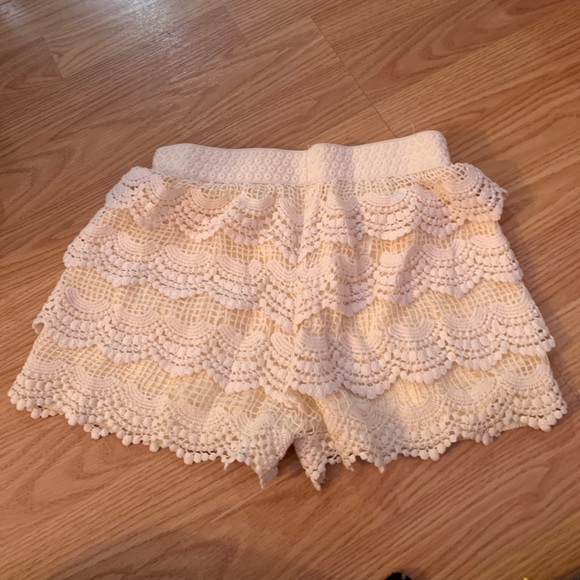 cream colored glory GIRLS shorts - Picture 2 of 2